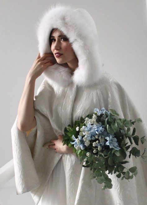 Bride Cape, Black Wedding Flowers, Bridal Capes, Cape With Hood, Cape Fashion, Winter Bride, Bridal Cape, Arctic Fox, Fashion Today