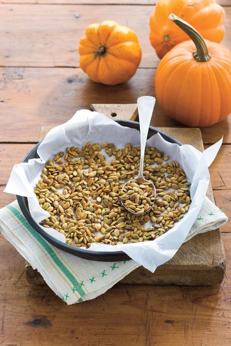 How to Roast Shelled Pumpkin Seeds Roasted Acorn Squash Seeds, Cooking Pumpkin Seeds, Shelled Pumpkin Seeds, Pumpkin Seed Recipes, Pumpkin Recipes Easy, Raw Pumpkin Seeds, Fall Snacks, Toasted Pumpkin Seeds, Roasted Pumpkin