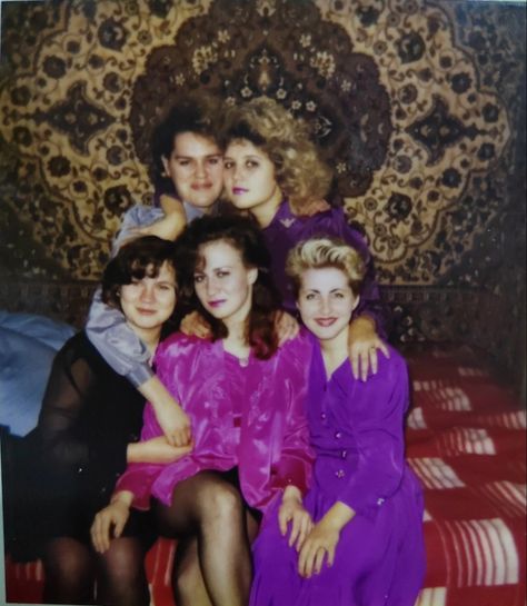 Russian Family Aesthetic, 90s Fashion Russia, 90s Russian Fashion, 90s Aesthetic Russia, 00s Party, Russian Party, 90s Party Outfit, Soviet Fashion, 90s Party