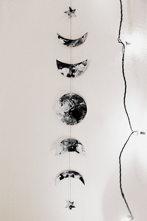 Diy Dream Catcher, Zimmer Diy, Diy Tumblr, Diy Lampe, Diy Posts, Pom Pom Garland, Diy Garland, Moon Phases, New Room