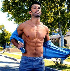 Rafael Solano Edit, Justin Baldoni Gif, Jane The Virgin Rafael, Rafael Solano, Model Gif, Justin Baldoni, Men Bodies, Transformers Decepticons, Stay With Me