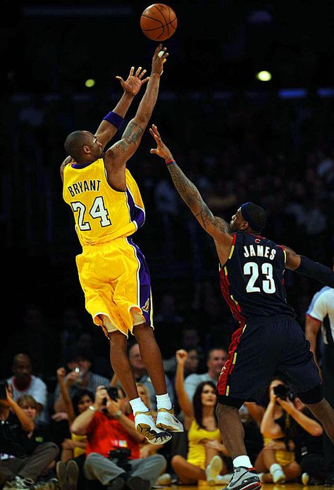 .love me some Kobe!!! Kobe Vs Lebron, Kobe Bryant 8, Kobe Bryant Family, Kobe Bryant Pictures, Kobe Bryant Black Mamba, Jordan 23, Black Mamba, Kobe Bryant, Los Angeles Lakers