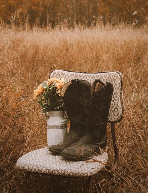 Cowboy Boots 🤍 Taken by insta @ rockin.b.imagery #cowboyboots #western #flowers #sunflower #westernart #fineart #fineartprints #wallartprints #wallartdecor #prairie #cowgirl #cowboy #retro #vintage #fall #fallphotography Cowboy Boots Flat, Western Still Life Photography, Cowboy Boot Photography, Western Product Photography, Sheep Photoshoot, Cowboy Boots Photography, Cowboy Boots Flowers, Boot Photography, Retro Western Aesthetic