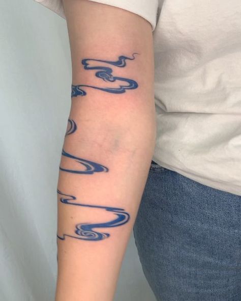 Melanie on Instagram: "Some flowy wrapped arm pieces, I really love doing these!!" Simple Full Arm Tattoo, Flowy Dragon Tattoo, Water Finger Tattoo, Flowy Arm Tattoo, Water Arm Tattoo, Arm Tattoo Wrap Around, Colour Line Tattoo, Abstract River Tattoo, Spiral Arm Tattoo