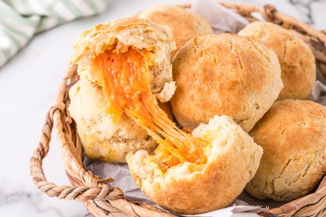 Eastern NC Cheese Biscuits - Love Bakes Good Cakes Cheese Biscuit Recipe, Cheese Biscuit, Homemade Biscuits Recipe, Cheesy Biscuit, Southern Biscuits, Flaky Biscuits, Cheddar Biscuits, Biscuit Bake, Cheese Biscuits