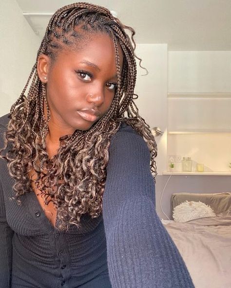 Short Pick And Drop Braids, Pick And Drop Braids Curls, Baddie Braid Hairstyles, Drop Braids, Pick And Drop Braids, Brown Box Braids, Brown Braids, School Braids, Sleek Braided Ponytail