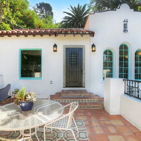 Southwest Home Exterior, Adobe Exterior, Adobe House Exterior, Patio With Fountain, Spanish Style Home Exterior, Adobe Style Homes, Outdoor Staircase, Spanish Bungalow, Mexican Hacienda