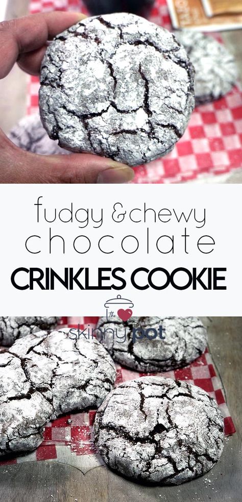 If you love your CHOCOLATE CRINKLES COOKIES fudgy, chewy and soft, this will be the recipe you need. This recipe is really easy and the ingredients simple to find. Each calorie is worth it. Cookie Recipe With Oil, Crinkles Cookies, Chocolate Crinkles Recipe, Crinkles Recipe, Chocolate Crinkle Cookies Recipe, Soft Chocolate Cookie, Strawberry Cake Easy, Crinkle Cookies Recipe, Cookie Recipes Chewy