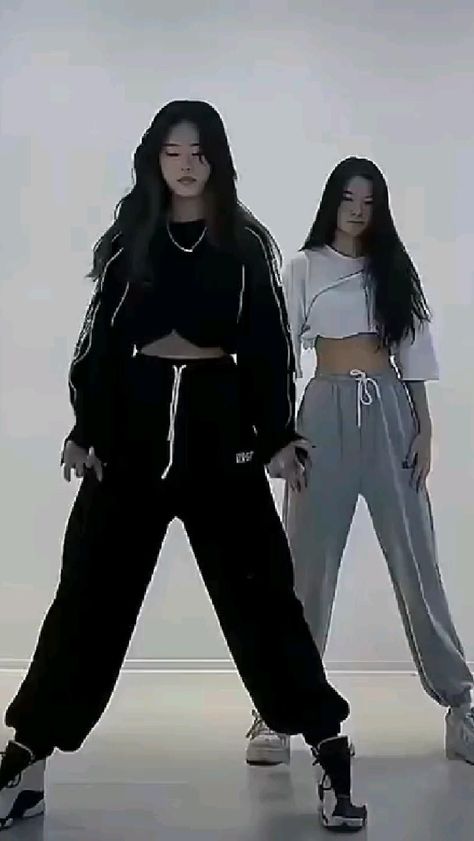 Shape Of You Dance, Tari Hip Hop, Woman Dance, Hip Hop Dance Outfits, Snap Dance, Simple Dance, Dance Outfits Practice, New Dance Video, Hip Hop Dance Videos