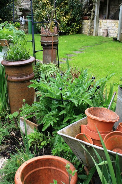 Chimney Planter Ideas, Old Chimney Pots Ideas, Chiminea Planter, Pot Garden Ideas, Heritage Garden Pottery, Old Chimney, Cottage Garden Plan, Garden Vignettes, Chimney Pots