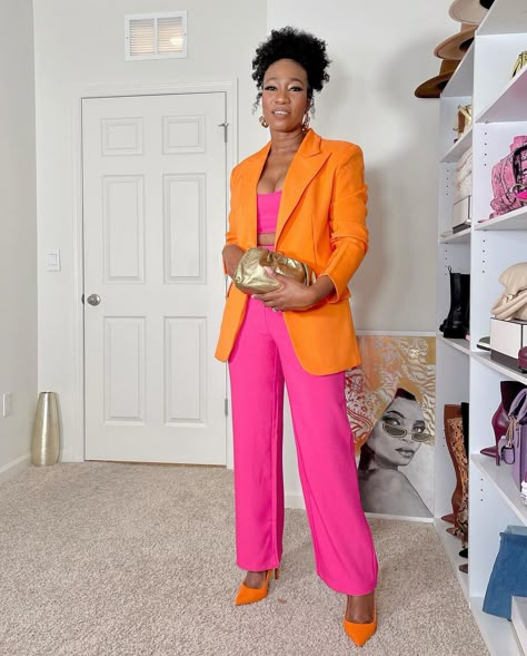 Orange Blazer Outfits Summer, Color Blocking Outfits Classy, Look Rich Outfits, Orange Pink Outfit, Podcast Outfit, Pink Orange Outfit, Orange And Pink Outfit, Woman Evolve, Orange Blazer Outfits