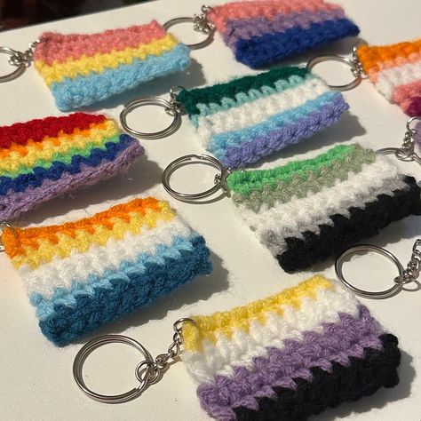 Lgbtq Crochet Ideas, Gay Crochet Ideas, Masc Crochet, Lgbtq Keychain, How To Start Crochet, Pride Crochet, Easy Crochet Animals, Sewing Space, Crochet Design Pattern