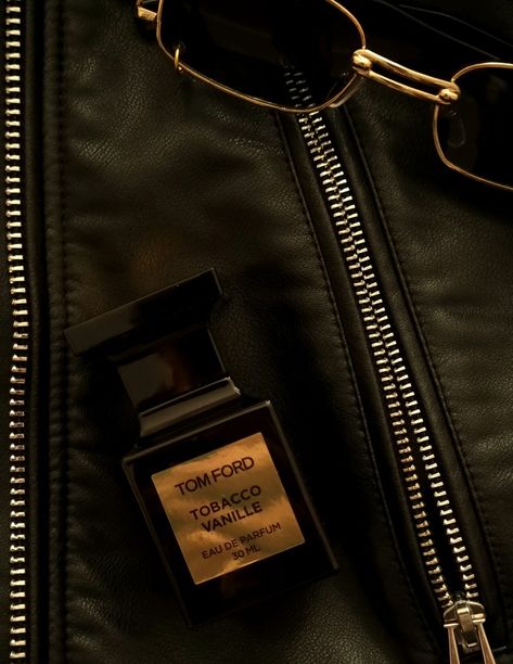 Tom Ford Perfume Aesthetic, Perfume Aesthetic, Tom Ford Private Blend, Tom Ford Perfume, Victorian Gentleman, Black Perfume, Gentleman Aesthetic, Face Aesthetic, Tom Ford Men