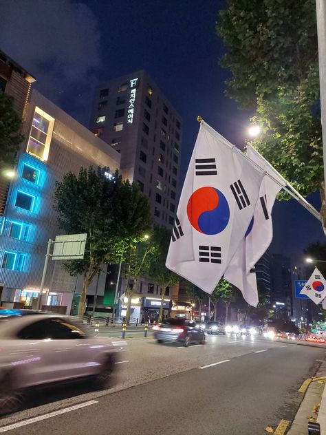 Living In Korea Vision Board, South Korea Holiday, Korea Flag Aesthetic, My Future Core, Korean Flag Aesthetic, Korea Manifestation, South Korea Seoul Aesthetic, Zepeto Background Aesthetic House, Seoul At Night