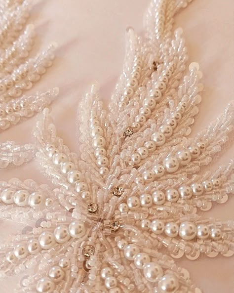 Pearl Handwork Embroidery, Pearls Embroidery, Tambour Beading, Simple Hand Embroidery, Embroidery Fashion Detail, Simple Hand Embroidery Patterns, Pearl Embroidery, Hand Beaded Embroidery, Tambour Embroidery