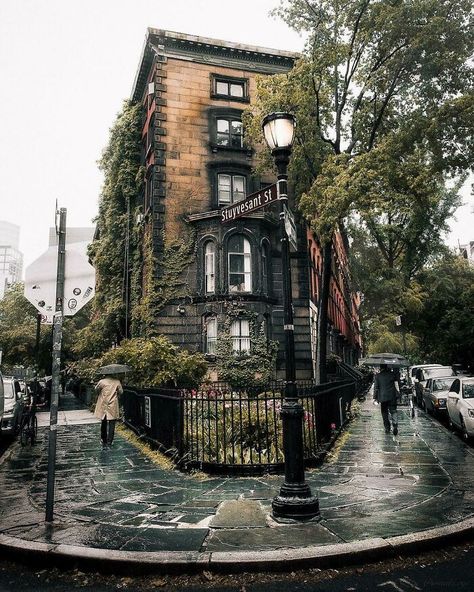 Stuyvesant Street, One Of The Oldest Streets In The New York City Borough Of Manhattan Residence Architecture, New York House, Its A Mans World, Living Modern, City Of London, Old Street, East Village, Old Building, New York Street