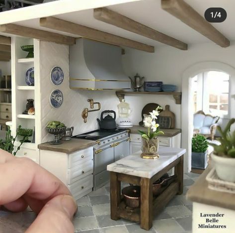 Dollhouse Decorating, Doll House Kitchen, Dollhouse Design, Dollhouse Miniatures Kitchen, Doll Furniture Diy, Diy Doll Miniatures, Doll House Plans, Mini Doll House, Doll House Crafts