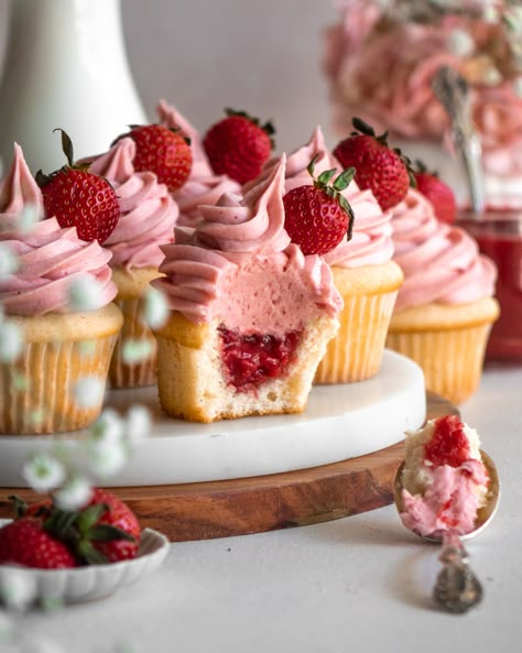 Chantilly Cupcakes, Custard Cupcakes, Aesthetic Cupcakes, Kat Singleton, Cupcakes Aesthetic, Strawberry Filled Cupcakes, Bloom Bakery, Chocolate Covered Strawberry Cake, Chocolate Raspberry Cupcakes