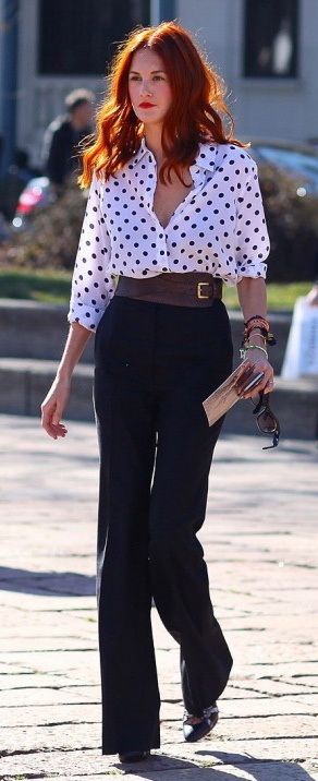 Thick Belt and High Waist Pant for vintage flare. Style Désinvolte Chic, Cute Work Outfits, Chique Outfits, Gwyneth Paltrow, Teen Vogue, Work Style, Polka Dot Blouse, Fashion Week Street Style, Work Wardrobe