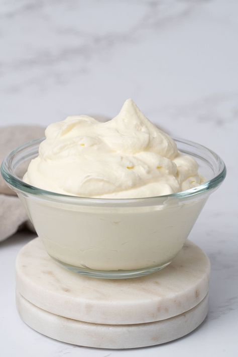 homemade Cool whip in a bowl. How To Make Cool Whip, Homemade Cool Whip Recipes, Homemade Cool Whip, Cool Whip Frosting, Homemade Whipped Cream Recipe, Pumpkin Cream Cheese Pie, Stabilized Whipped Cream, Bake Goods, Dessert Toppings