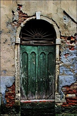 how do i love thee: doors Wow Wow Wow, When One Door Closes, Cool Doors, Rustic Doors, Green Door, Antique Doors, Door Gate, Old Door, Old Doors