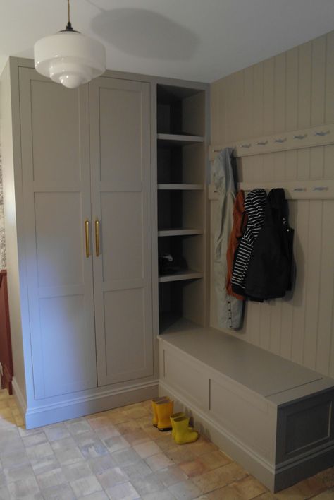 Entrance Hall Boot Room Ideas, Small Porch Boot Room, Corner Boot Room Storage, Utility Room Bench Storage, Small Mudroom Corner, Boot Room Storage Ideas, Tiny Boot Room, Bootroom Corner Storage, Hallway Storage Cabinet Built Ins