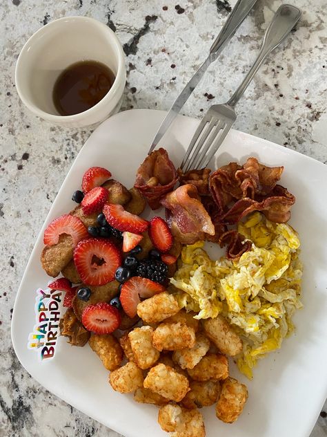 Birthday Breakfast Aesthetic, Bday Breakfast, Birthday Breakfast Ideas, Birthday Breakfast For Husband, Birthday Dream, Healthy Birthday, Breakfast Aesthetic, Birthday Lunch, Birthday Breakfast