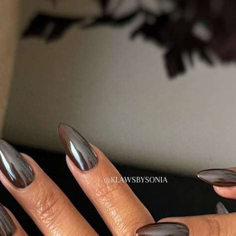 Sonia Sanchez | GelX Nail Artist | 818 San Fernando Valley on Instagram: "Espresso Chrome nails☕️🤎🧸🍂
.
.
.
@esvynails Glazed Chrome
Code: KLAWSXS10

@apresnailofficial almond medium
Gel color: Deeply rooted

#klawsbysonia #apres #apresgelx #gelxnails #gelx #apresnailofficial #gelxinspo #apresambassador #nailsnailsnails #nailinspo #bridalnails #fallnailtrends #nailsofinstagram #naillartist #fallnails #espressochromenails #weddingnails #gelxnails #818valley #818nailtech #sanfernandovalley #sfvnails #818nails" Airbrush And Chrome Nails, Espresso Chrome Nails, Fall Nails With Chrome, Espresso Nails, Gelx Inspo Nails, Gel Chrome Nails, Pretty Manicures, Fun Nail Colors, Fall Nail Trends