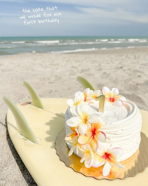 a few of our favorites 🌺 Food Beach Aesthetic, Tropical 1st Birthday Cake, Summer Cake Birthday, Beach Birthday Party Cake, Beachy Birthday Cake, Hawaii Cake Ideas, Hawaii Birthday Party Ideas, Beach Birthday Cakes, Tropical Cake Ideas