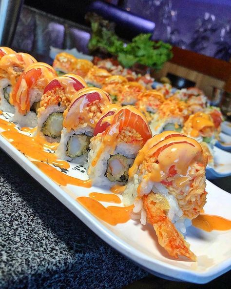 Spicy Salmon Sushi, Spicy Crab, Shrimp Tempura, Sushi Time, Food L, Food Babe, Recipes Appetizers And Snacks, Food Therapy, Yummy Comfort Food