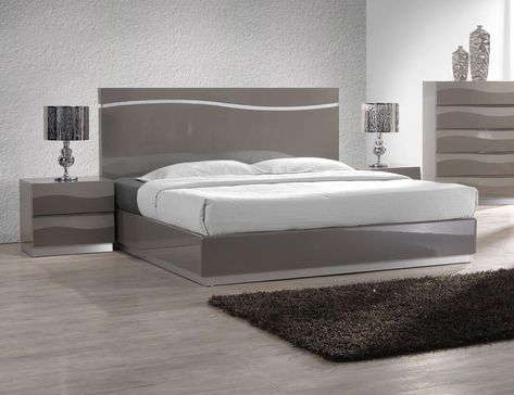 Fashionable Quality Designer Bedroom Set - Click Image to Close Palang Design Image, Bedroom Classic Luxury, Palang Design, Luxury Dining Rooms, Bedroom Set Designs, Dresser Wardrobe, Bed Night, Designer Bedroom, Bed Price