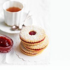 Blood-Orange Shrewsbury Biscuits | MiNDFOOD Shrewsbury Biscuits, British Bake Off Recipes, Bake Off Recipes, Fresh Raspberries, British Bake Off, What Is The Difference Between, Blood Orange, Cookie Bars, No Bake Desserts