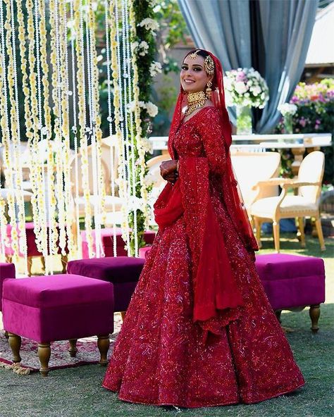 Silk Lehenga Choli, Red Bridal Dress, Iqra Aziz, Bridal Lehenga Collection, Designer Bridal Lehenga, Indian Bridal Lehenga, Bridal Lehenga Red, Indian Bridal Dress, Asian Bridal