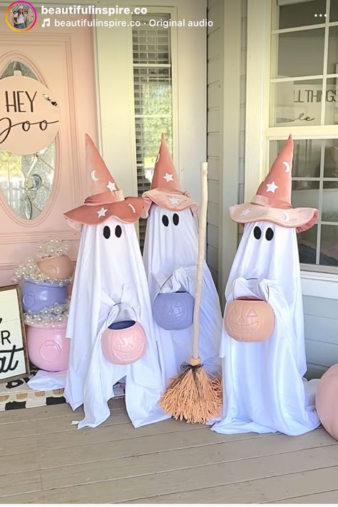 Unicorn Halloween Decorations, Pumpkins And Princesses Party, Easy Halloween House Decorations, Halloween Driveway Candy Table, Trick Or Treat Porch Ideas, Mini Couldren Ideas, Feminine Halloween Decor, Indoor Trunk Or Treat Table Ideas, Pink Trunk Or Treat Ideas