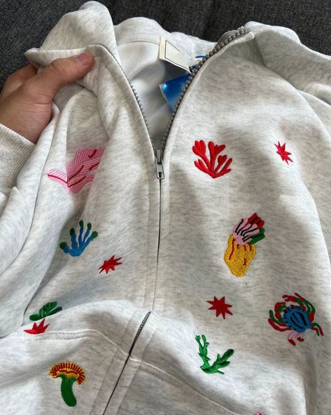 Underwater Life Embroidery Hoodie Hoodie With Patches, Aesthetic Embroidery, Aesthetic Clothing Stores, Hoodie Aesthetic, Pastel Grunge, Embroidery Hoodie, Comfy Outfit, Underwater Life, Cute Hoodie