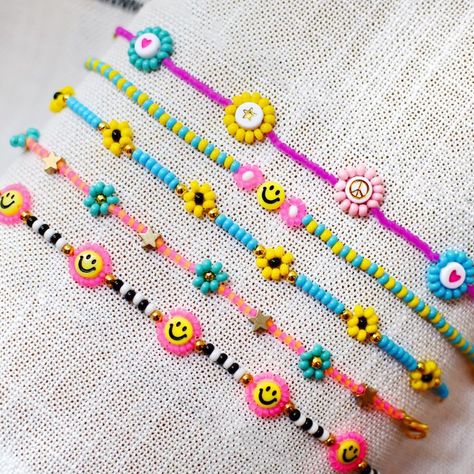 Beaded Daisy Chain, Beaded Daisy, New Year Resolution, Beads Craft Jewelry, Bracelets Handmade Diy, Bead Charms Diy, Beaded Necklace Diy, Diy Bracelet Designs, Decorative Beads