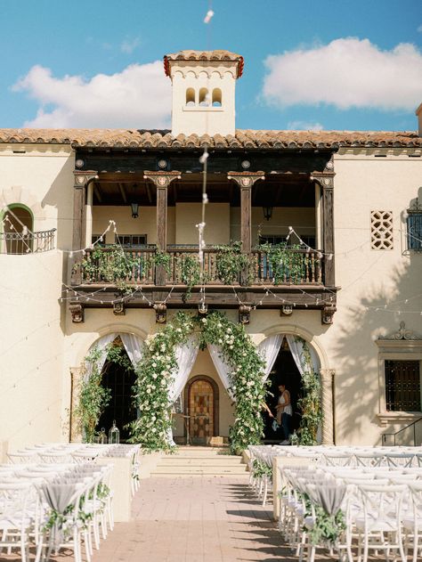 This incredible Florida wedding at Powel Crosley Estate is all in the details. With the bride and groom's family providing help with the flowers, beer and officiating, it's truly a family affair! We are head over heels for this incredible outdoor wedding with festoon lights, hanging floral  greenery installations, and of course, dreamy Florida sunshine! #ruffledblog Elegant Garden Wedding, Wedding In Florida, Florida Garden, Festoon Lights, Sarasota Wedding, Florida Sunshine, Lights Hanging, Elegant Garden, Floral Greenery