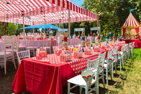 Guest tablescape from a Circus Birthday Party on Kara's Party Ideas | KarasPartyIdeas.com (32) Cupcakes Animals, Circus Birthday Party Decorations, Dumbo Birthday Party, Carnival Birthday Party Ideas, Circus Birthday Party Theme, Carnival Birthday Party Theme, Carnival Birthday Party, Circus Carnival Party, Circus Theme Party