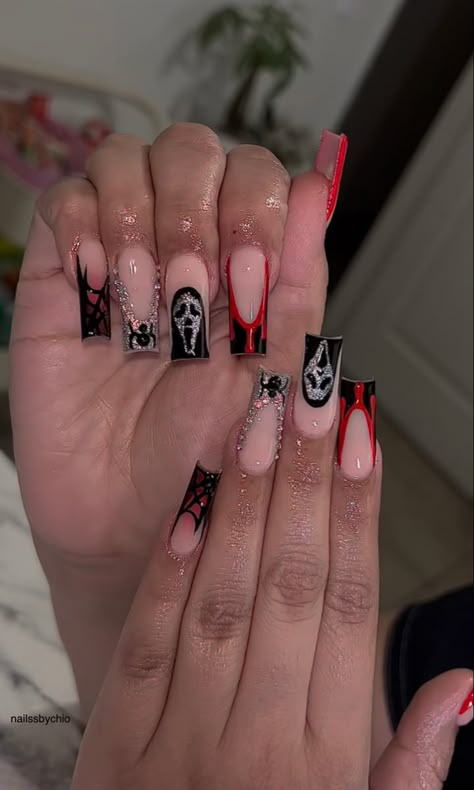 Spooky Nails With Charms, Long Black Halloween Nails, Nail Idea Halloween, Spooky Baddie Nails, Alt Halloween Nails, Halloween Nail Sets Short, Halloween Acrylic Nails 2024, Horror Movie Acrylic Nails, Trippie Red Nails