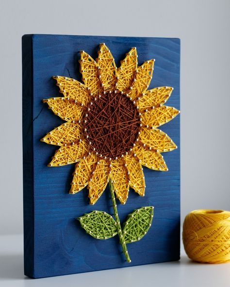 🌻 Time for our medium size string art sunflower to shine! 🌻 Now available in a 6x8 inch size (for our metric friends - 15 x 20 cm), featuring a vibrant green stem and adorable leaves on the sides. 🌿 Let this charming piece add a touch of sunshine to your space! ☀️ #SunflowerDIY #StringArt #BringingSunshine #stringart #stringartshop #craftkit #craftkitforadults Pioneer Day Activities, Lippon Art, Boho Crafts, Art Sunflower, Boho Crafts Diy, String Crafts, String Art Patterns, Easy Diy Art, Flower Template