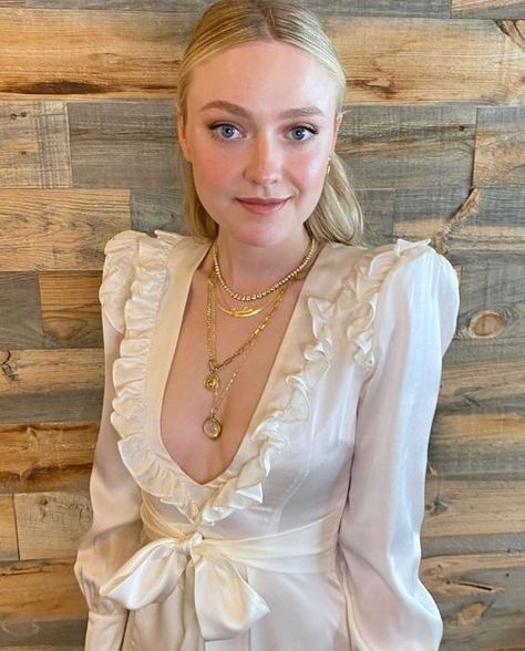 Dakota Fanning Style, Fanning Sisters, Dakota Style, Dakota And Elle Fanning, Beautiful Blue Eyes, Dakota Fanning, Beyond Beauty, Elle Fanning, I Love Girls