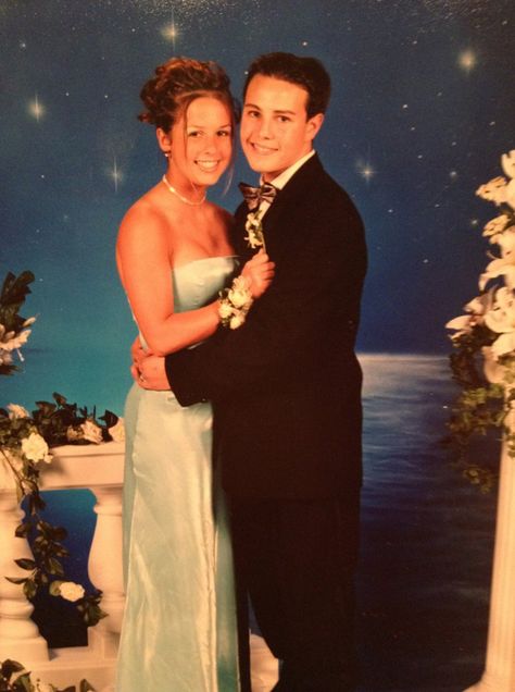 Old Prom Photos, Old School Prom Theme, 90s Prom Pictures, Cheesy Prom Pictures, 90s Prom Photos, Vintage Prom Pictures, Vintage Prom Photos, 90s Prom Aesthetic, 90s Prom Party