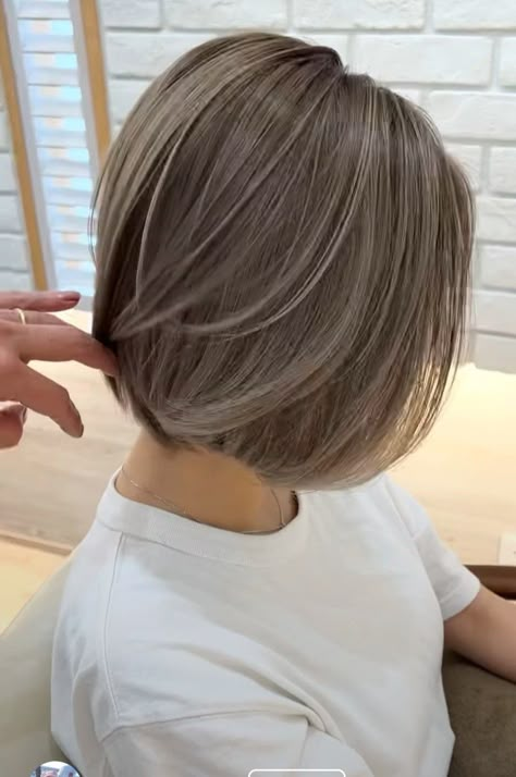 Hair Bobs Medium, Short Ashy Brown Hair, Brown Blonde Hair Color, Mushroom Brown Hair, Haircuts 2020, Blonde Hair Goals, Blonde Hair Colour, Short Hair Model, Ash Blonde Hair Colour