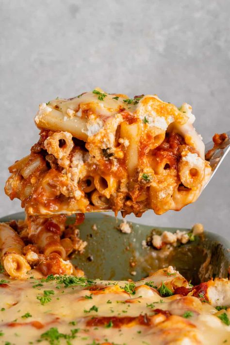 Classic Vegan Baked Ziti - Sweet Simple Vegan Vegan Baked Ziti Recipe, Bake Ziti, Vegan Baked Ziti, Italian Pasta Bake, Baked Ziti With Ricotta, Ziti Recipes, Vegan Beef, Baked Ziti Recipe, Vegan Cheese Sauce