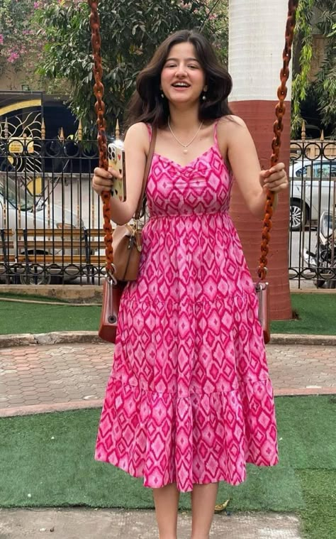 Pretty Kurti Designs, Cotton Dresses Summer Indian, Corset Frock, Sleeveless Frocks For Women, Everyday College Outfits Summer, Short One Piece Dress Western, Indian Western Outfits, Cotton Kurti Designs Summer, Sleeveless Dress Outfit