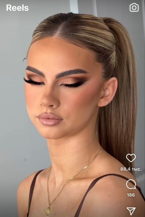 Makeup For Dark Green Outfit, Maquillage On Fleek, Different Skin Types, Classy Makeup, Prom Eye Makeup, Prom Makeup Looks, Formal Makeup, Glam Makeup Look, Makijaż Smokey Eye