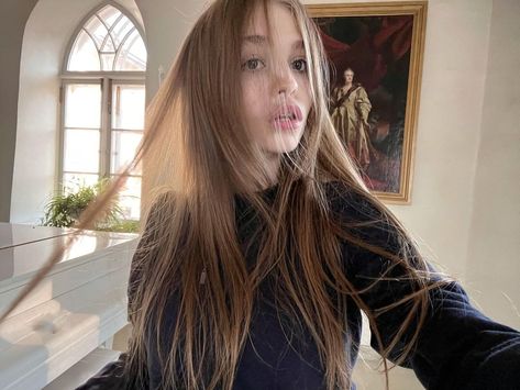 alina? (@llinolinaa) • Instagram photos and videos Walburga Black, Light Hair, Pretty Hairstyles, Hair Goals, Pretty Woman, Hair Inspo, Cute Hairstyles, Brown Hair, Pretty People