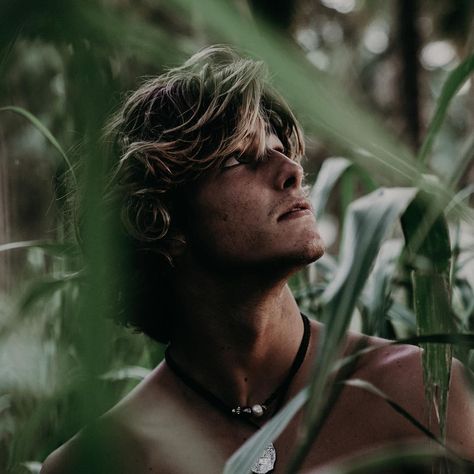 Marco Mignot, Fern Gully, Mens Inspo, Surfer Hair, Surfer Boys, Surfer Boy, Boy Face, Fantasy Novel, Curly Hair Men