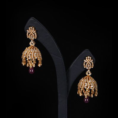 Vummidi Bangaru Jewellers, Diamond Jhumkas, Gold Jhumka Earrings, Bridal Jewelry Vintage, Heritage Jewellery, Jewellery Indian, Gold Bridal Earrings, Pakistani Jewelry, Bangles Jewelry Designs