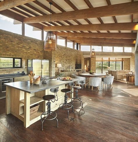 Rammed Earth Homes, Rustic Patio, Casa Country, Porte Cochere, House Construction Plan, Exposed Beams, Architect House, Roof Design, House Architecture Design